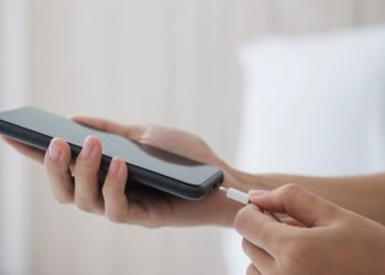 Khắc phục tình trạng chân sạc iPhone bị lỏng
