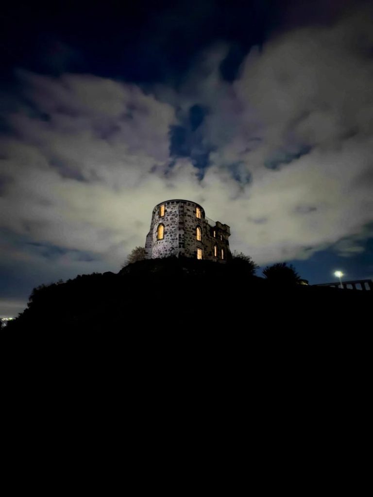 Ảnh chụp ở Chế độ chụp đêm trên iPhone 15