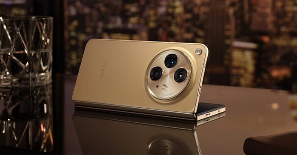 Chiếc điện thoại thật sự trở thành một chiếc tablet thu nhỏ.