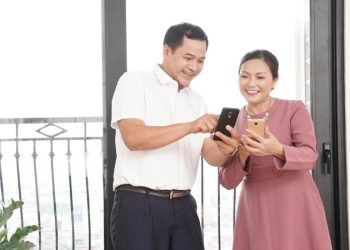 Tổng hợp các mẫu điện thoại cho mẹ đáng mua hiện nay