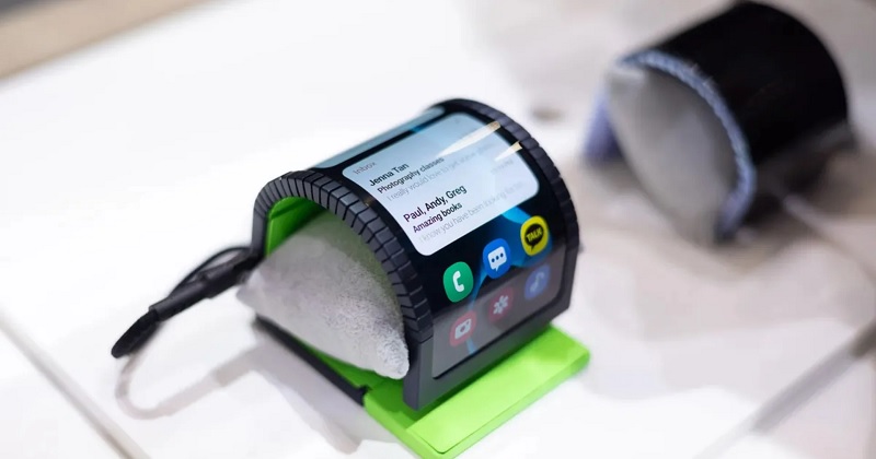Samsung giới thiệu điện thoại uốn cong có thể đeo trên cổ tay tại MWC 2024