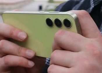Rò rì hình ảnh trên tay Samsung Galaxy A55, xác nhận có cạnh phẳng