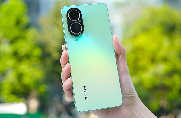 A camera on a table

Description automatically generated