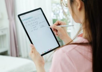 Biến mọi nơi thành không gian học và giải trí đa nhiệm với Galaxy Tab S6 Lite 2024