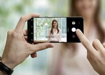 Nguyên nhân và cách khắc phục lỗi chụp cam thường iPhone bị lệch mặt