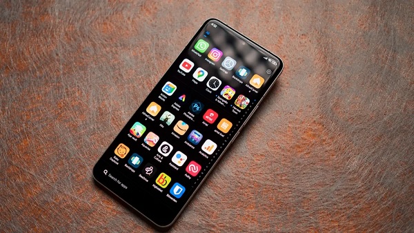 A white camera with a round lens

Description automatically generated