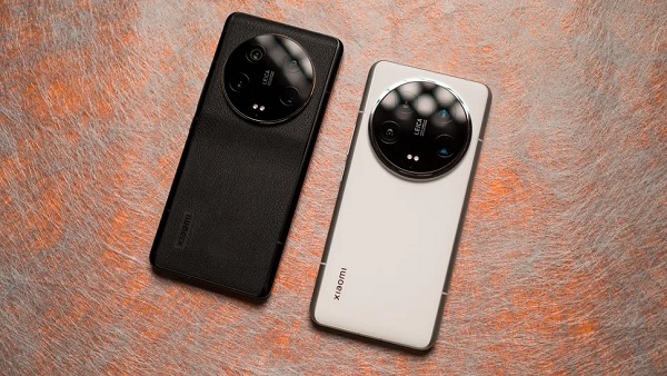 A cell phone on a leather surface

Description automatically generated