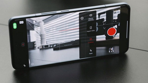 A close-up of a cell phone

Description automatically generated