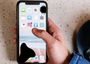 Màn hình iPhone bị chấm đen | Nguyên nhân và giải pháp khắc phục