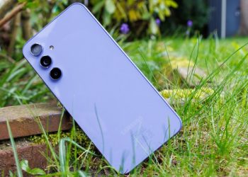 Nên mua Samsung dòng A hay M
