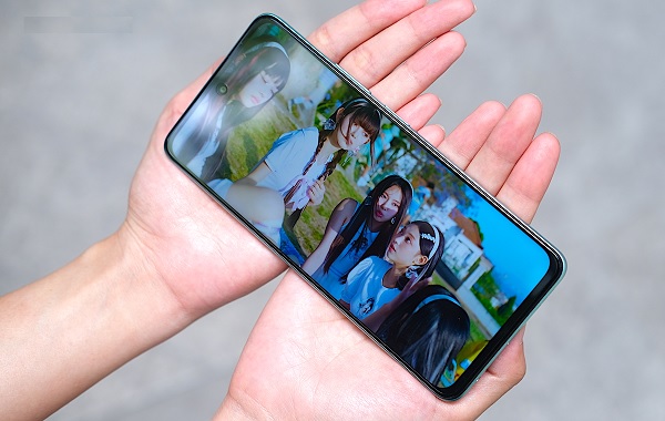 A close up of a cell phone

Description automatically generated