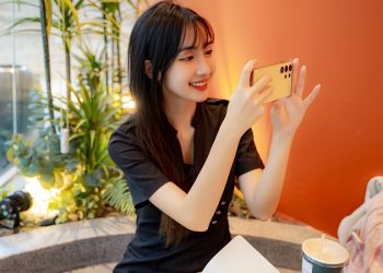 Theo chân người Sài Gòn, tận hưởng mùa hè ẩm ương với Galaxy S24 Ultra