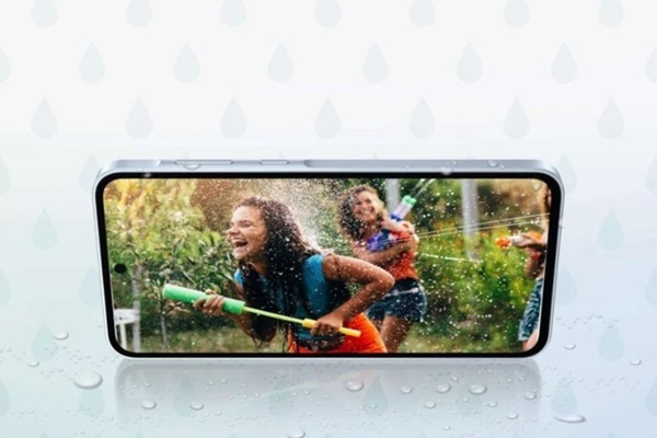 A cell phone with a picture of girls playing with water guns

Description automatically generated
