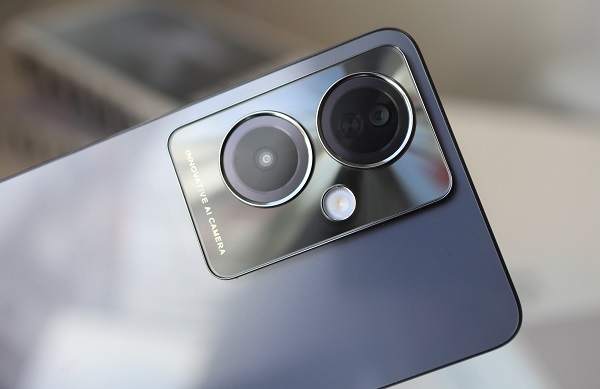 A camera on a phone

Description automatically generated