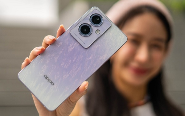 A cell phone with two cameras

Description automatically generated