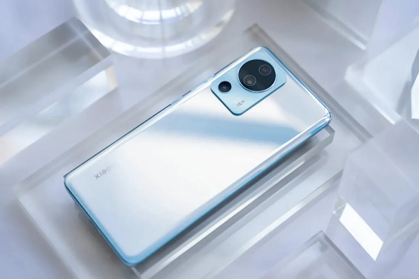 A group of cell phones
Description automatically generated