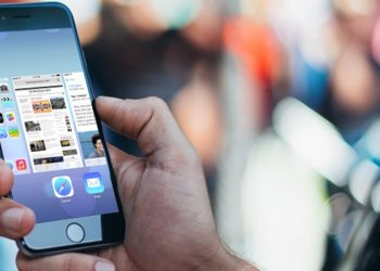 iPhone bị chớp màn hình có khắc phục được không?