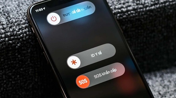 A phone with a message on the screen

Description automatically generated