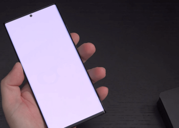 Lỗi màn hình trắng xóa điện thoại là gì? Khắc phục ra sao?