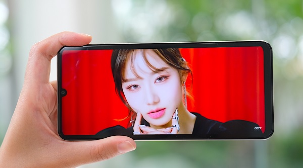 realme C53 sở hữu màn hình IPS LCD giúp hiển thị tươi sáng