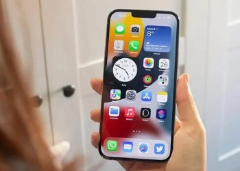 Tại sao sạc iPhone bị giật nhẹ, có nguy hiểm không, xử lý thế nào?