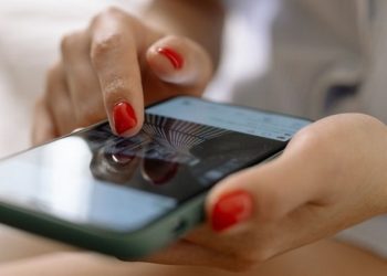 Cách tắt chế độ màn hình đen trắng Samsung đơn giản, hiệu quả