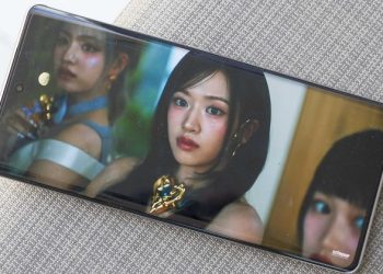 Trên tay Vivo V30e: Cấu hình mạnh mẽ, thiết kế thời thượng