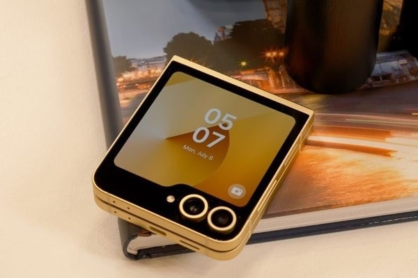 A smart phone on a book

Description automatically generated