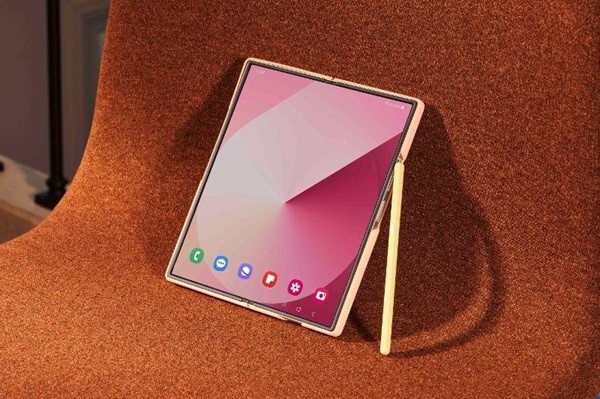 A tablet with a stylus on a brown surface

Description automatically generated