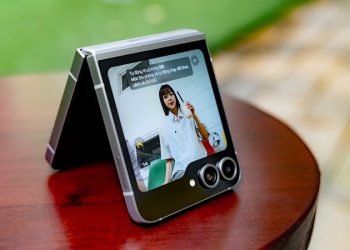 FlexCam Linh Hoạt – Selfie Rảnh Tay Chuẩn Nét Hơn Cùng Galaxy AI trên Galaxy Z Flip6