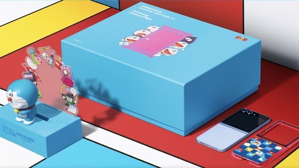 A blue box with a cartoon character on it
Description automatically generated