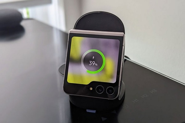 A device on a charger

Description automatically generated