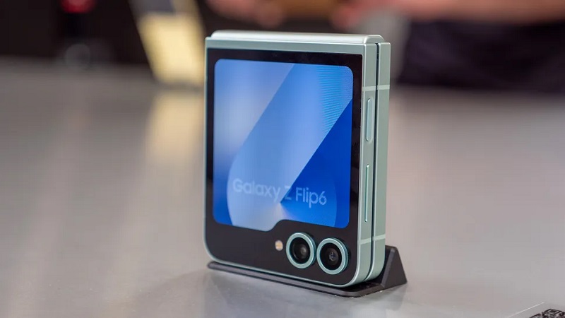 Giải đáp thắc mắc: Galaxy Z Flip6 có hỗ trợ sạc không dây không?