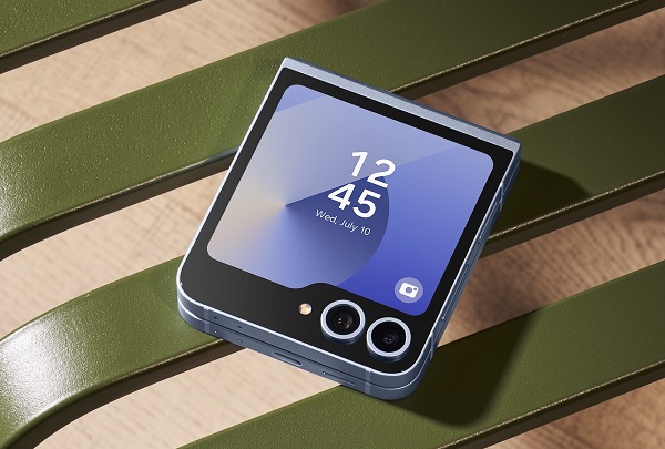 A close-up of a cell phone

Description automatically generated