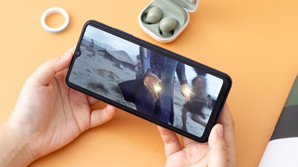 Hands holding a cellphone with a screen showing a cowboy on it

Description automatically generated