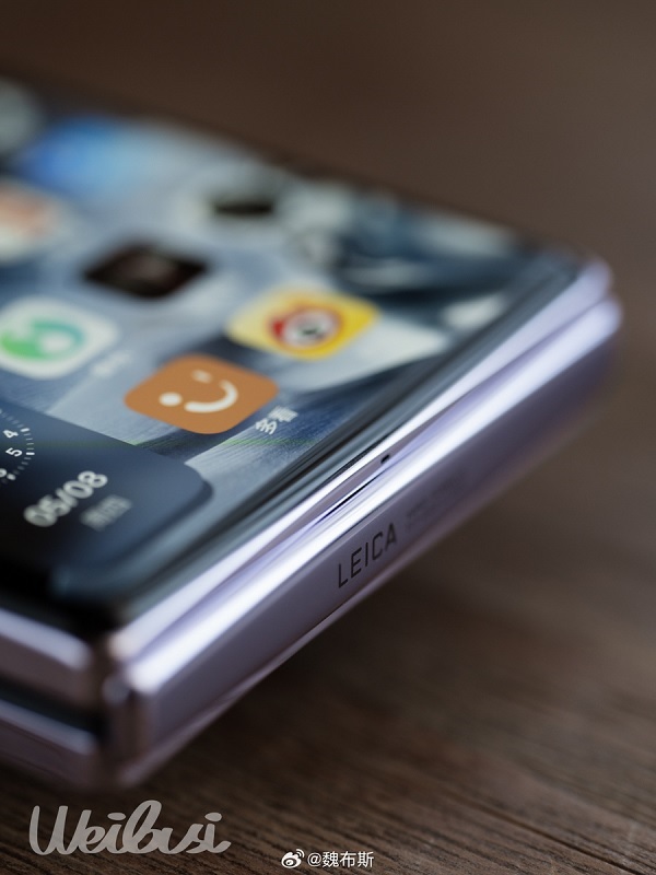 Close-up of a cell phone

Description automatically generated