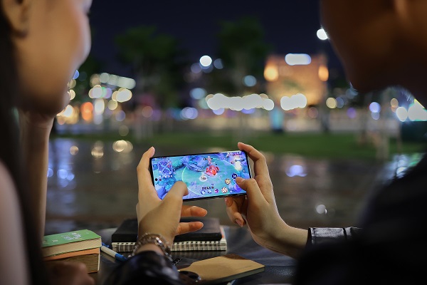 A cell phone next to each other

Description automatically generated