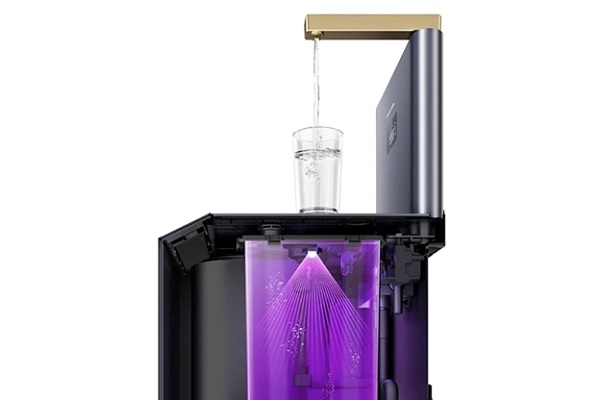 A purple liquid being poured into a glass container

Description automatically generated