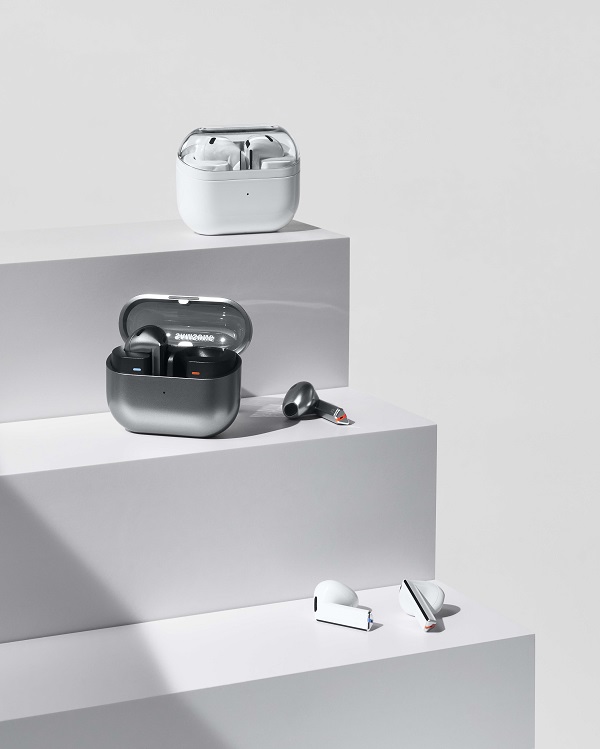 A close-up of a wireless earbuds
Description automatically generated