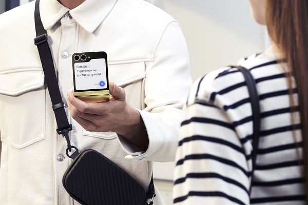 A smart phone with a screen
Description automatically generated