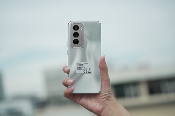 A close up of a cell phone
Description automatically generated