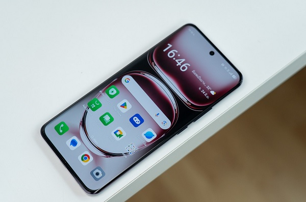 A cell phone on a table
Description automatically generated