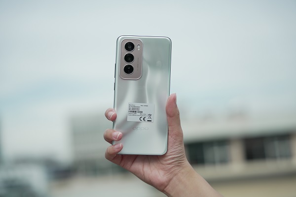 A couple of cell phones

Description automatically generated