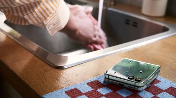 A person washing their hands
Description automatically generated