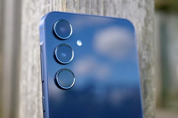 A cell phone on a wood post

Description automatically generated