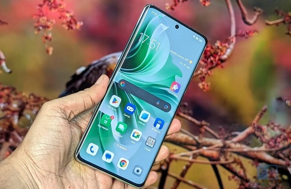 A cell phone on a table

Description automatically generated