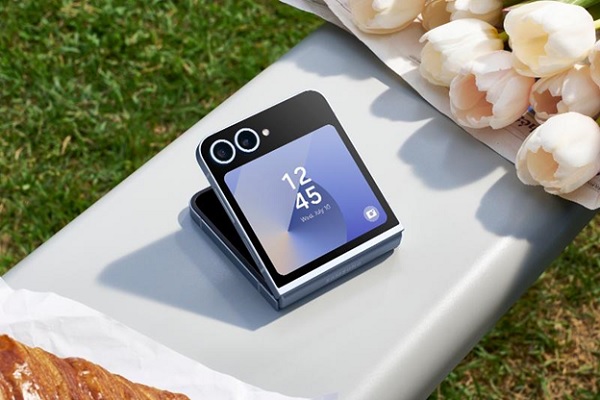 A smart phone on a table
Description automatically generated
