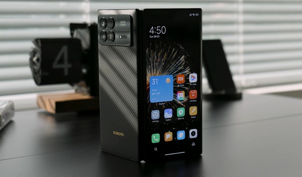 A rectangular black device with a screen on it
Description automatically generated