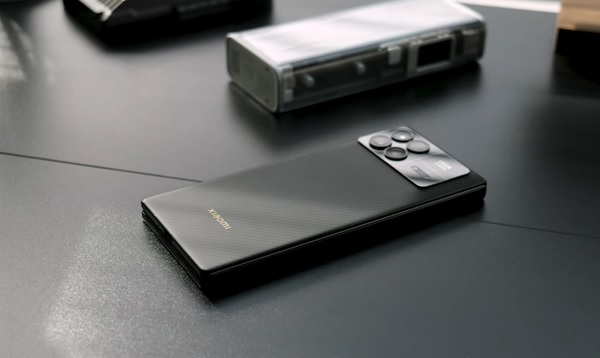 A rectangular device with buttons on it
Description automatically generated