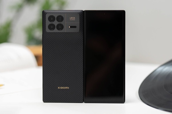 A rectangular black device with four round buttons
Description automatically generated